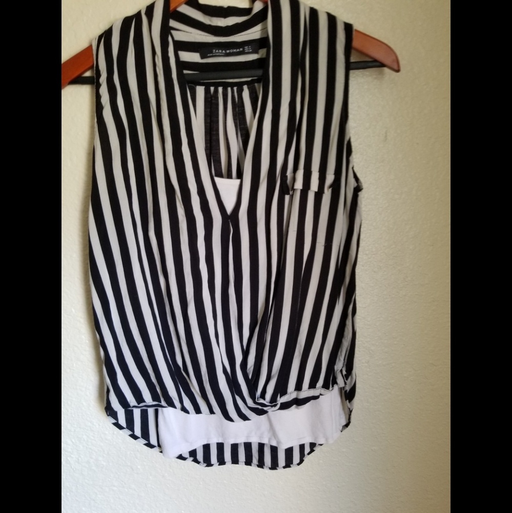 🖤Zara Black and white high low blouse 🖤